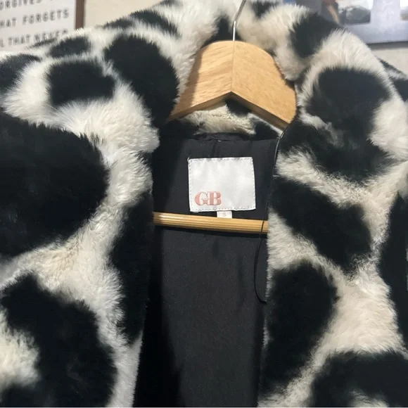 GB chic cow print  Black and White Faux Fur Coat small - Picture 3 of 8